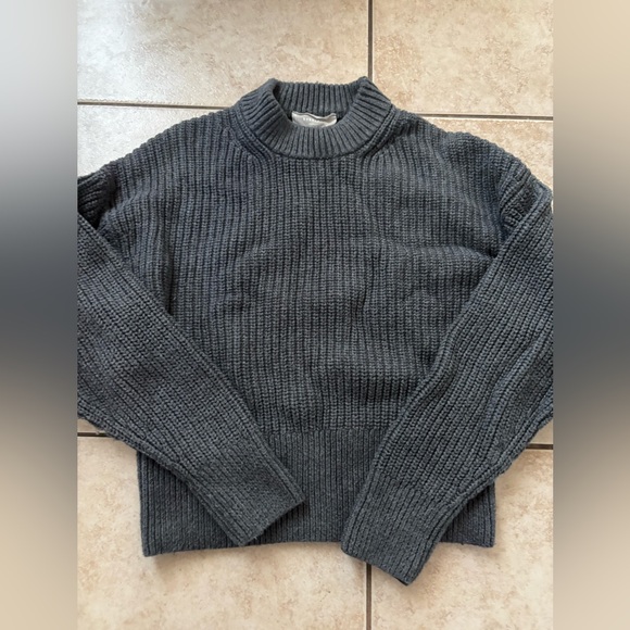 Everlane Sweaters - Everlane Dark Charcoal Ribbed Turtleneck Sweater